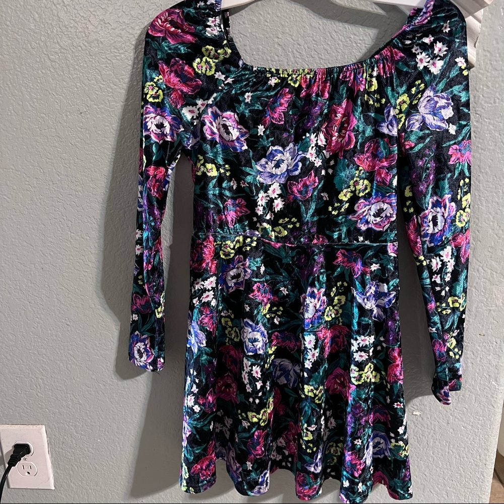 Art class girls dress size 7-8 SKU#20